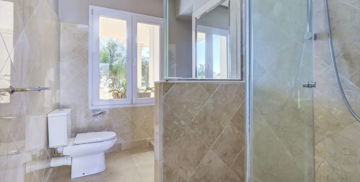 Sale of penthouse duplex in Nueva Andalucía 36