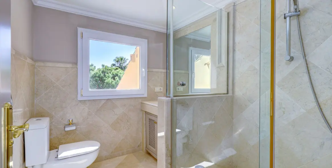 Sale of penthouse duplex in Nueva Andalucía 43