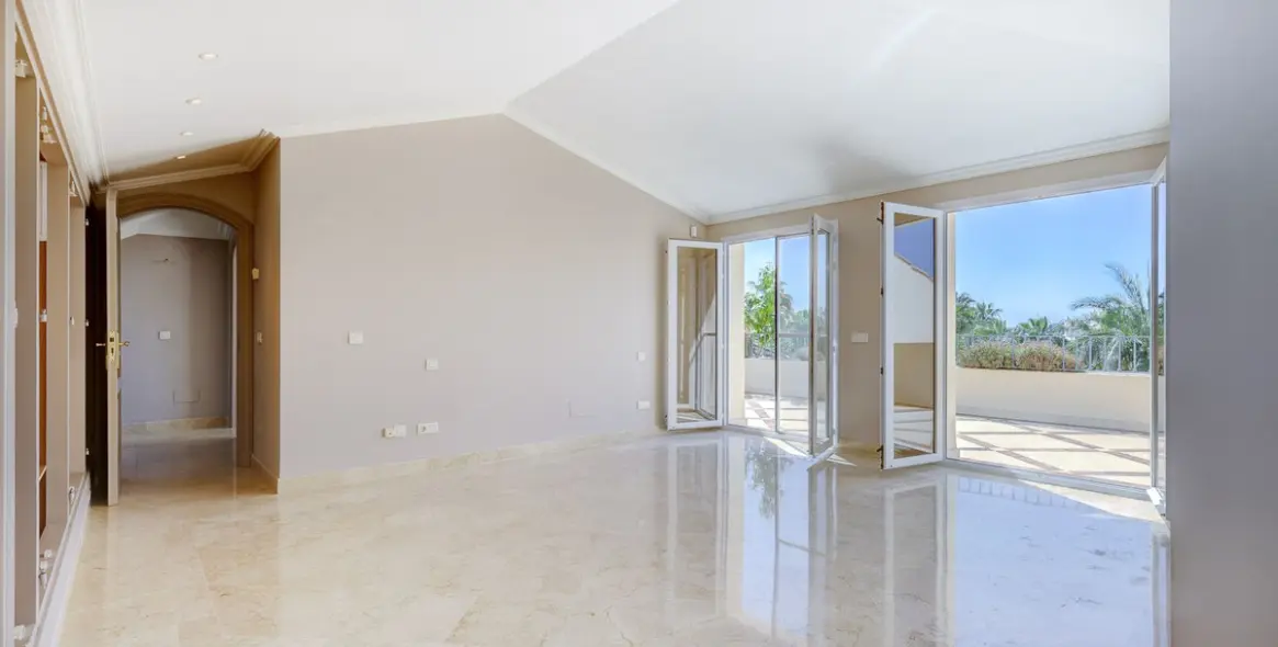 Sale of penthouse duplex in Nueva Andalucía 51