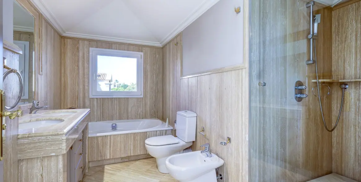 Sale of penthouse duplex in Nueva Andalucía 55