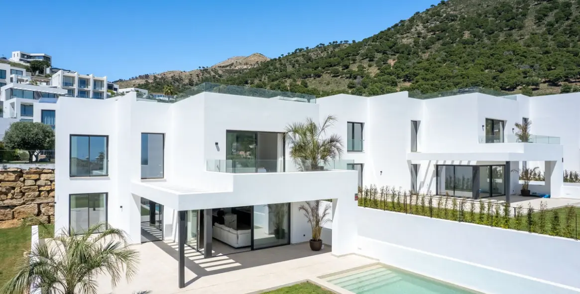 Sale of detached villa in Mijas 1