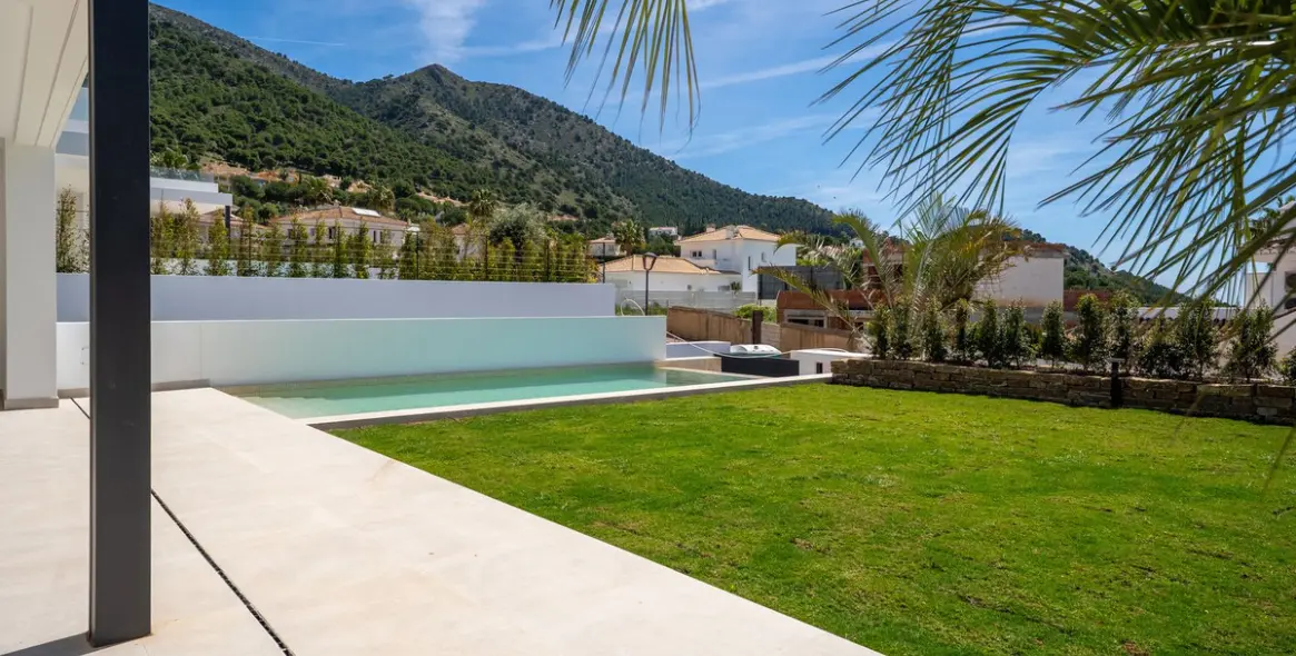 Sale of detached villa in Mijas 44