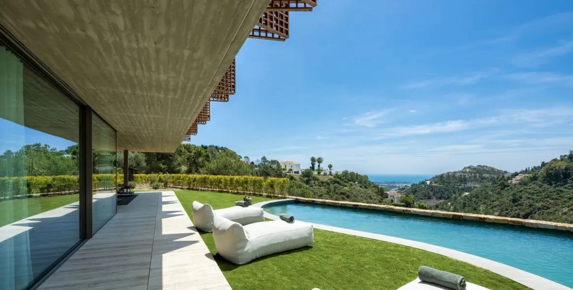 Sale of detached villa in El Madroñal 3