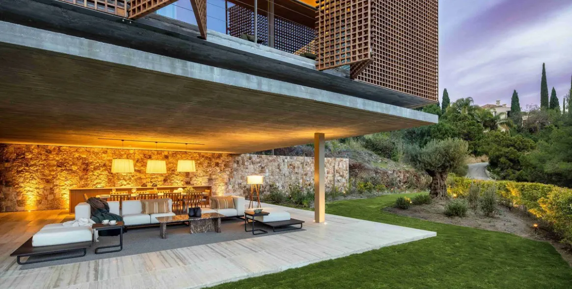 Sale of detached villa in El Madroñal 5