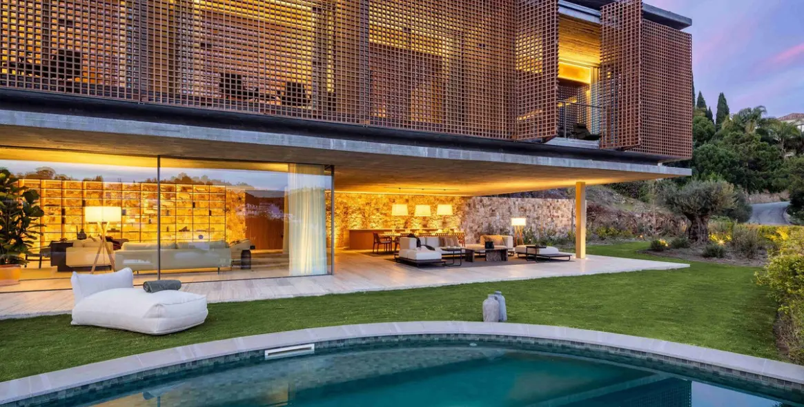 Sale of detached villa in El Madroñal 6