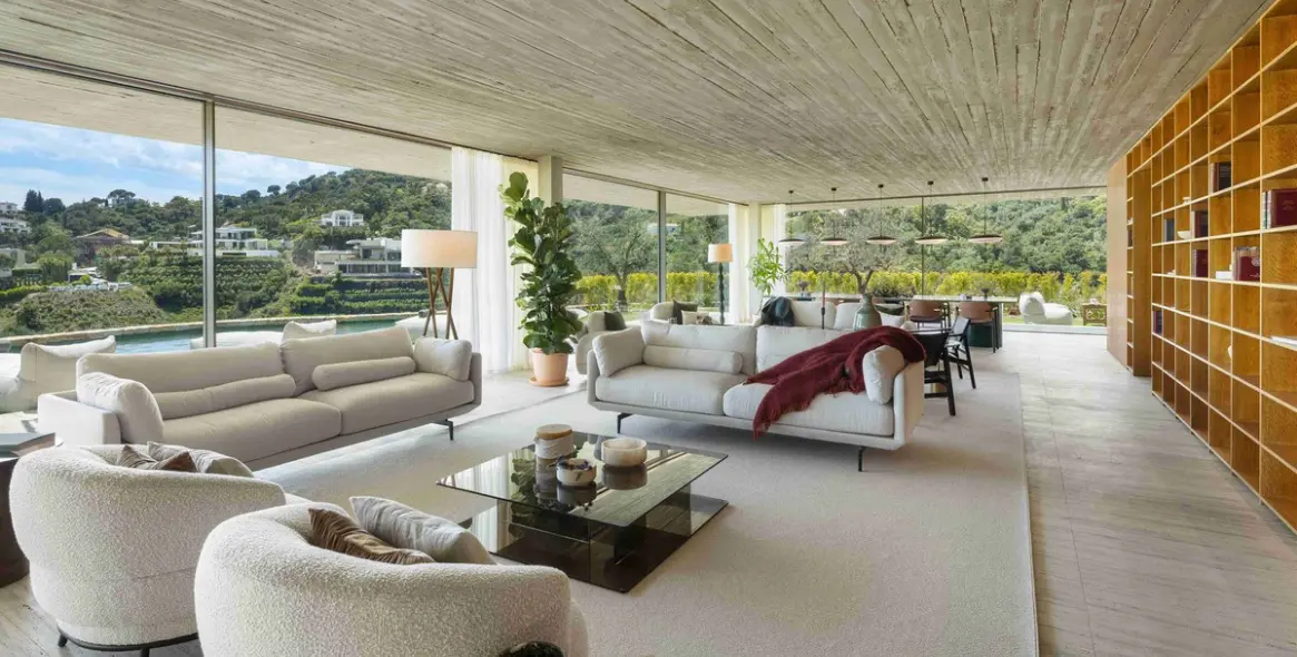 Sale of detached villa in El Madroñal 10