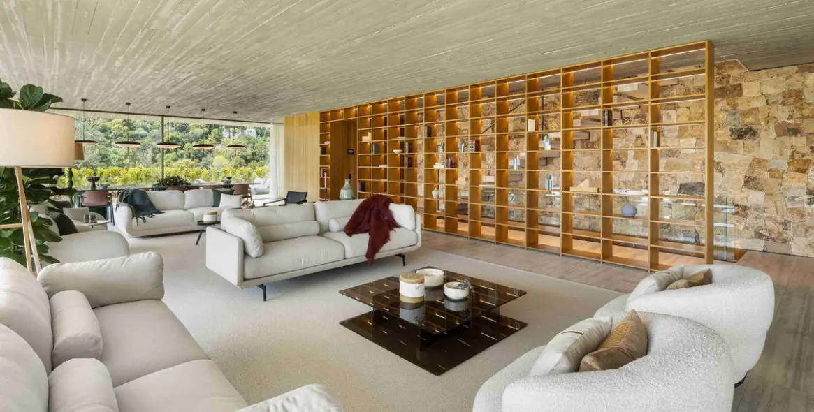 Sale of detached villa in El Madroñal 13