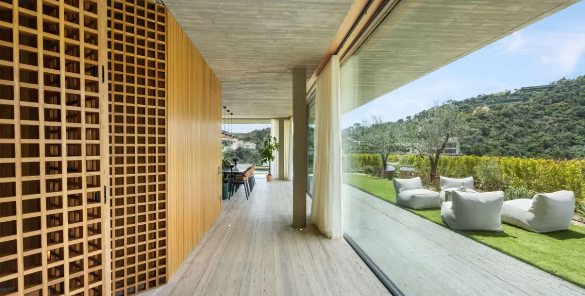 Sale of detached villa in El Madroñal 16