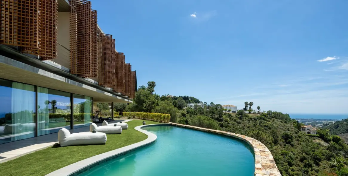 Sale of detached villa in El Madroñal 23