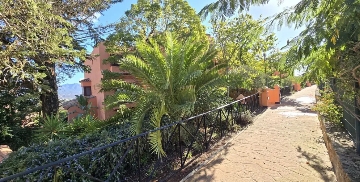 Продажа апартаментов на среднем этаже в La Mairena 37