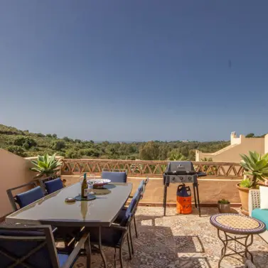 Venta de apartamento en planta media en Elviria