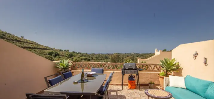 Venta de apartamento en planta media en Elviria 0