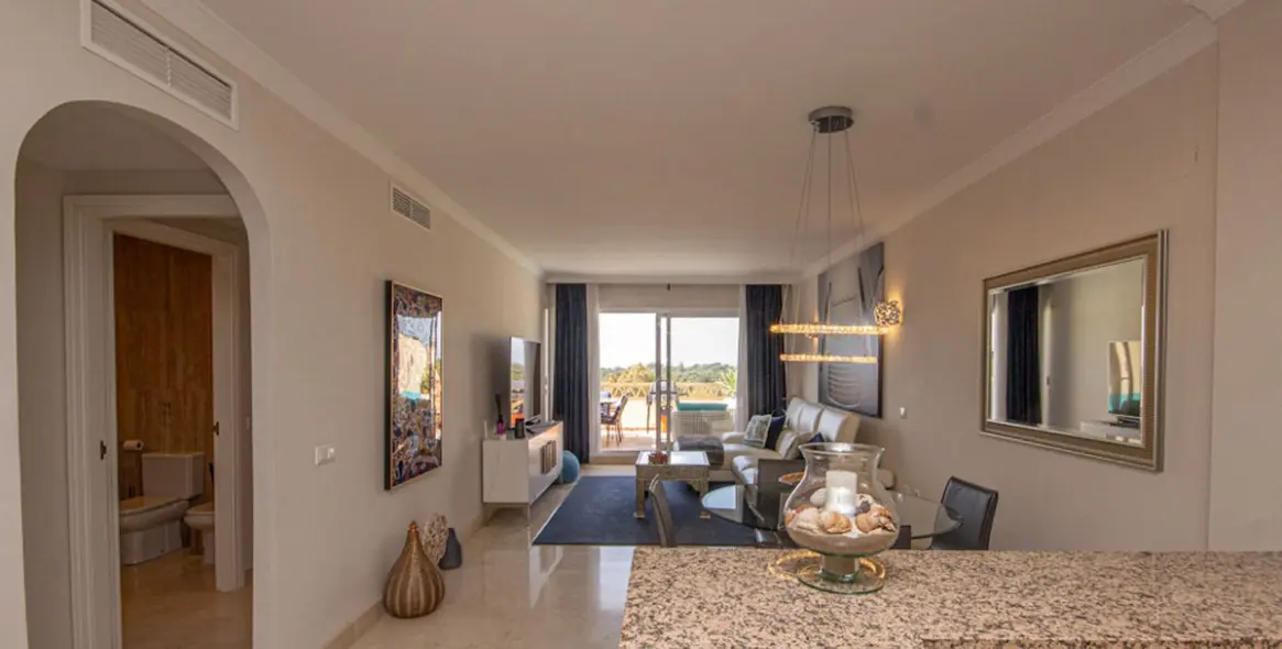 Venta de apartamento en planta media en Elviria 3
