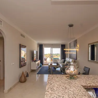 Venta de apartamento en planta media en Elviria