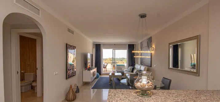 Venta de apartamento en planta media en Elviria 2