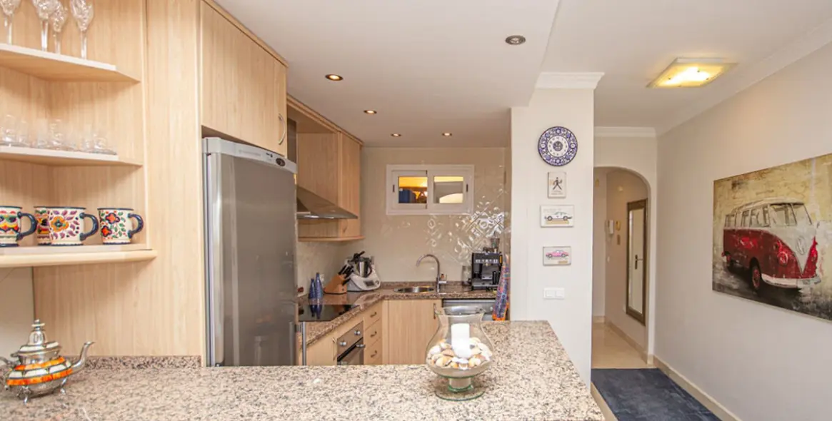 Venta de apartamento en planta media en Elviria 4