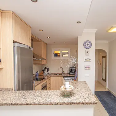 Venta de apartamento en planta media en Elviria