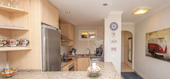 Venta de apartamento en planta media en Elviria 3