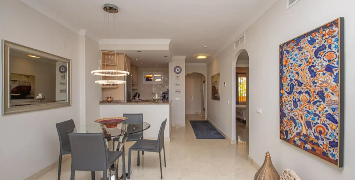 Venta de apartamento en planta media en Elviria 6