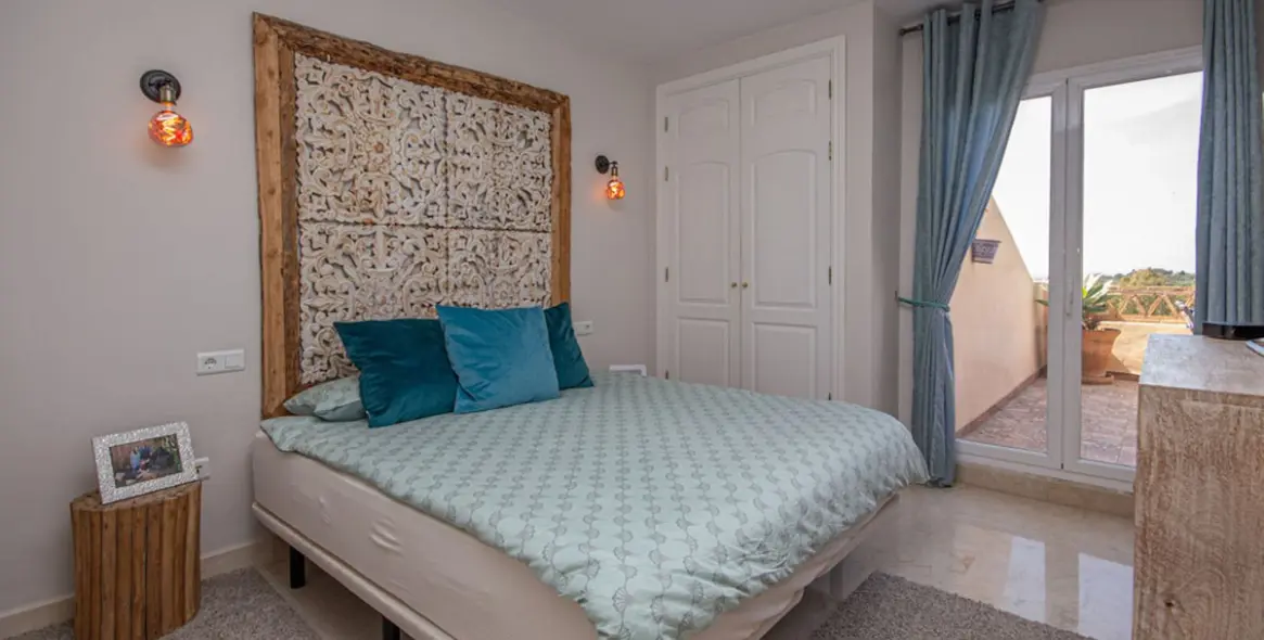 Venta de apartamento en planta media en Elviria 9