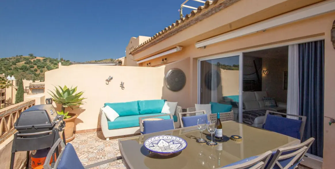 Venta de apartamento en planta media en Elviria 18