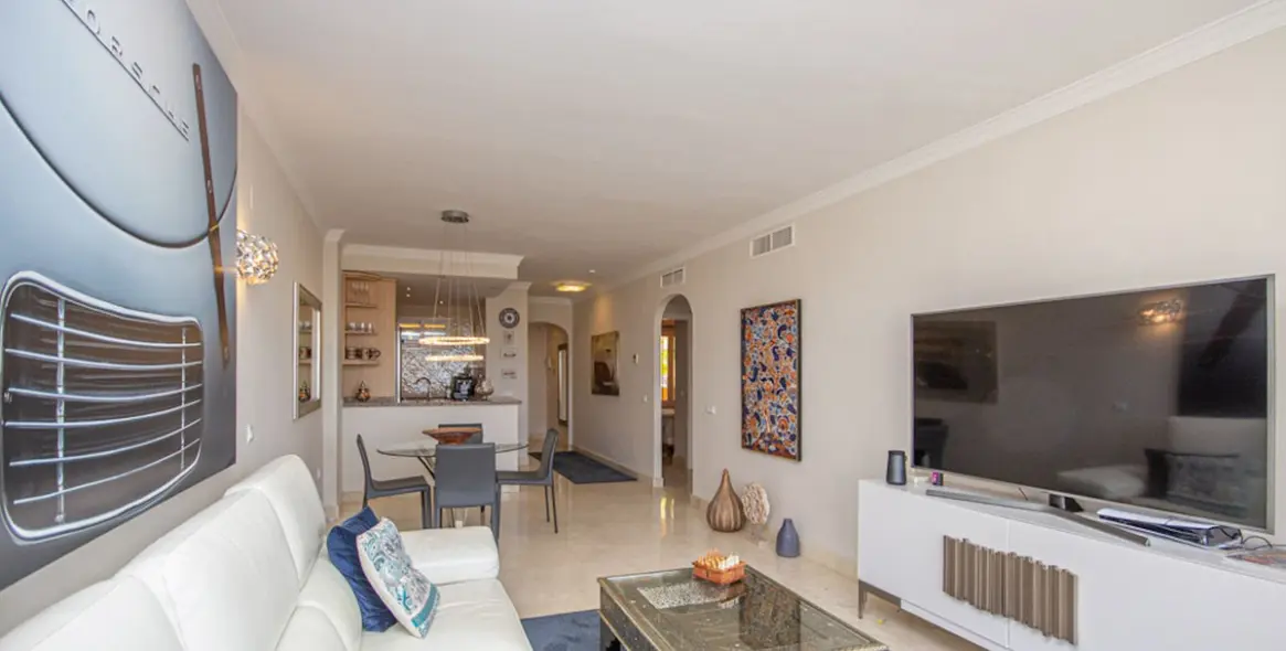 Venta de apartamento en planta media en Elviria 21