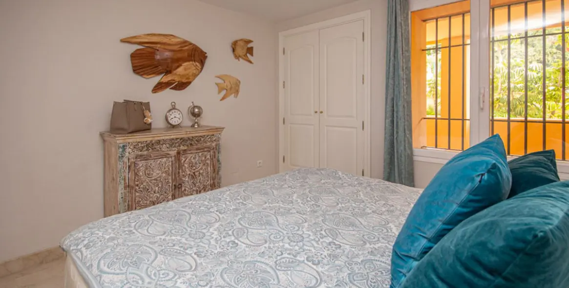 Venta de apartamento en planta media en Elviria 22