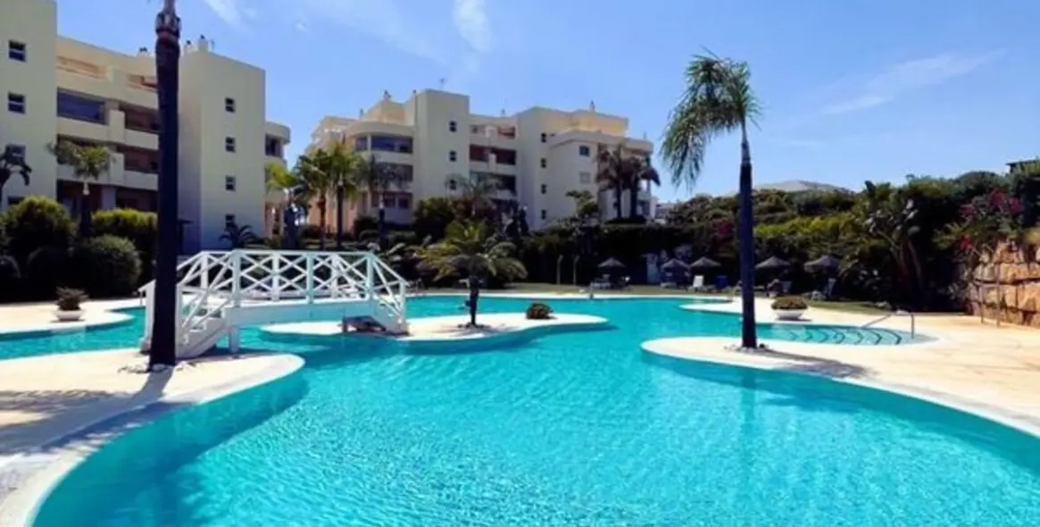 Sale of middle floor apartment in Mijas Costa 5