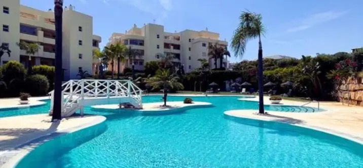 Sale of middle floor apartment in Mijas Costa 4