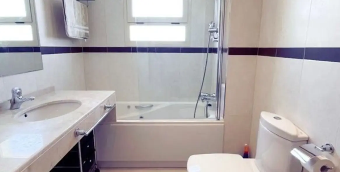 Sale of middle floor apartment in Mijas Costa 9