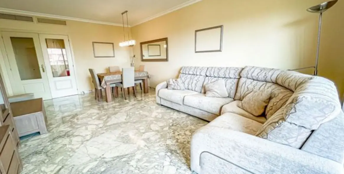 Sale of middle floor apartment in Mijas Costa 17