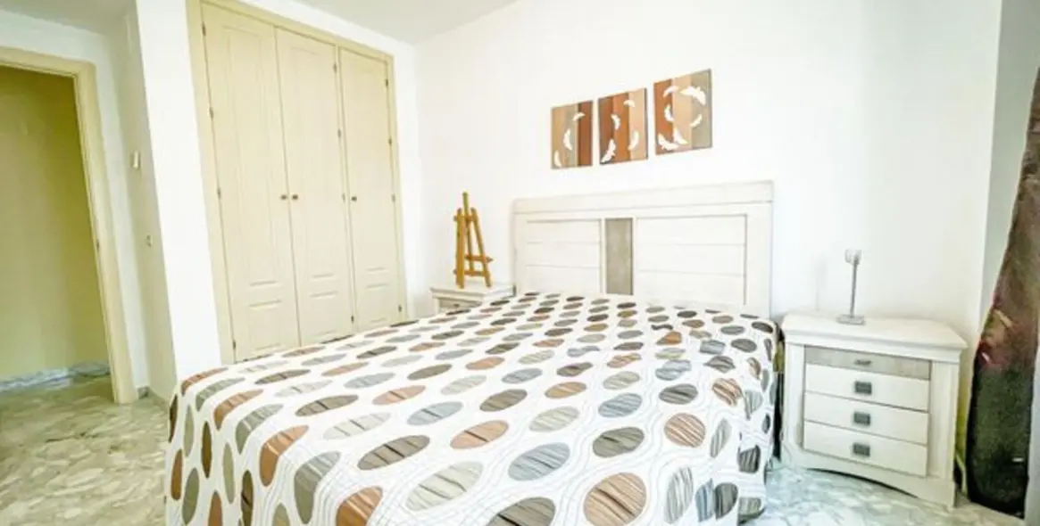 Sale of middle floor apartment in Mijas Costa 18