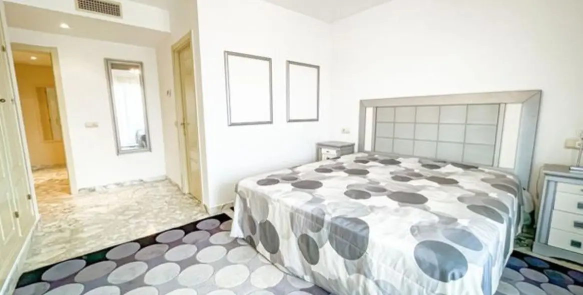 Sale of middle floor apartment in Mijas Costa 19