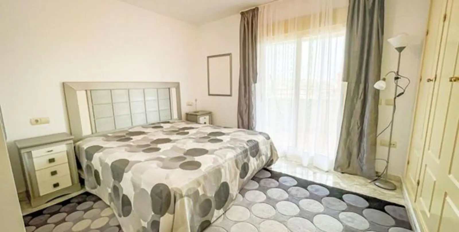 Продажа апартаментов на среднем этаже в Mijas Costa 2