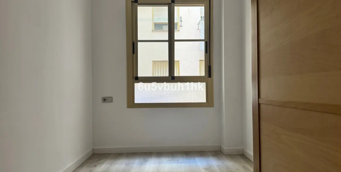 Продажа апартаментов на первом этаже в Malaga - Carretera de Cadiz 26