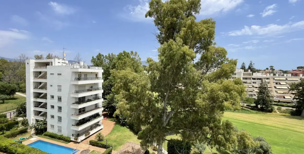 Sale of penthouse in Guadalmina Alta 6