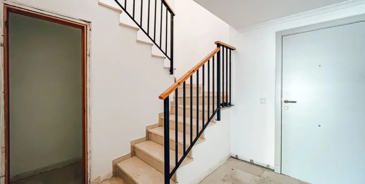 Sale of penthouse in Guadalmina Alta 18