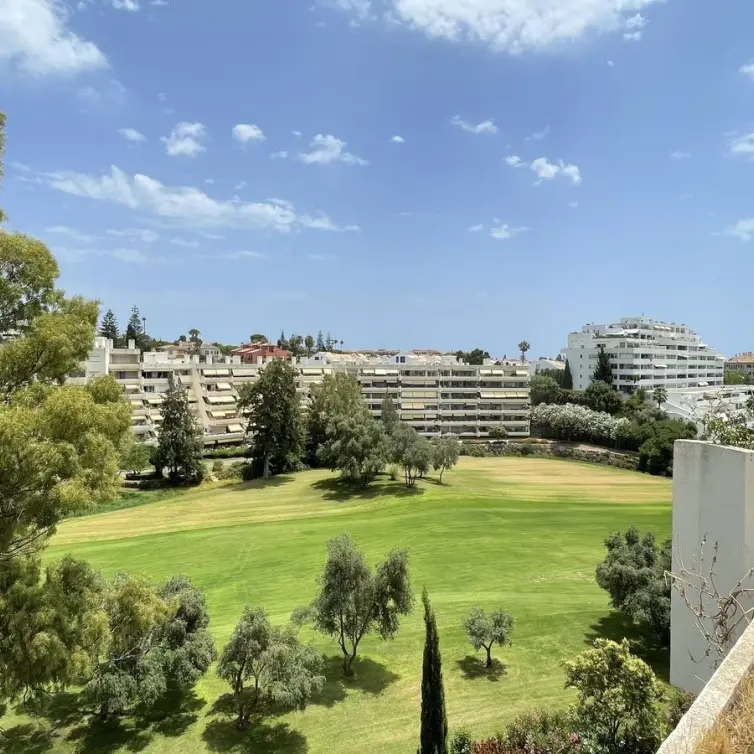 Sale of penthouse in Guadalmina Alta