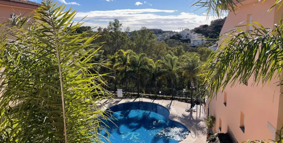Sale of middle floor apartment in Marbella 1