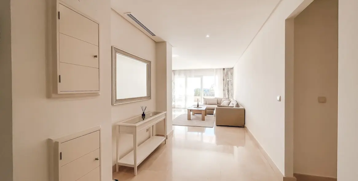 Sale of middle floor apartment in Marbella 3