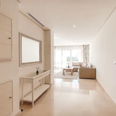 Sale of middle floor apartment in Marbella