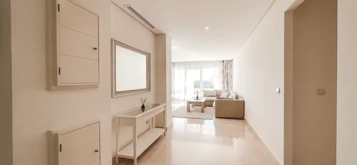 Sale of middle floor apartment in Marbella 2