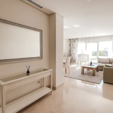 Sale of middle floor apartment in Marbella