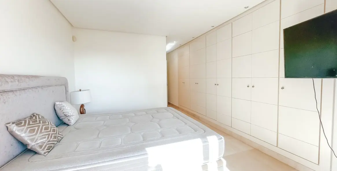 Sale of middle floor apartment in Marbella 12