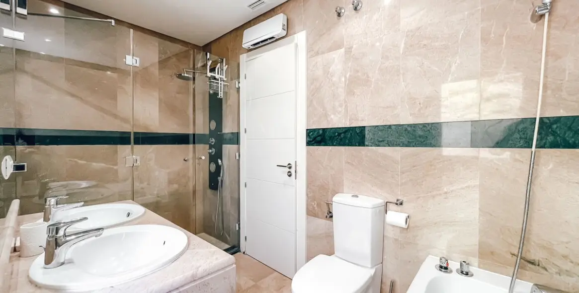Sale of middle floor apartment in Marbella 13