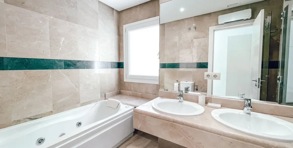 Sale of middle floor apartment in Marbella 14