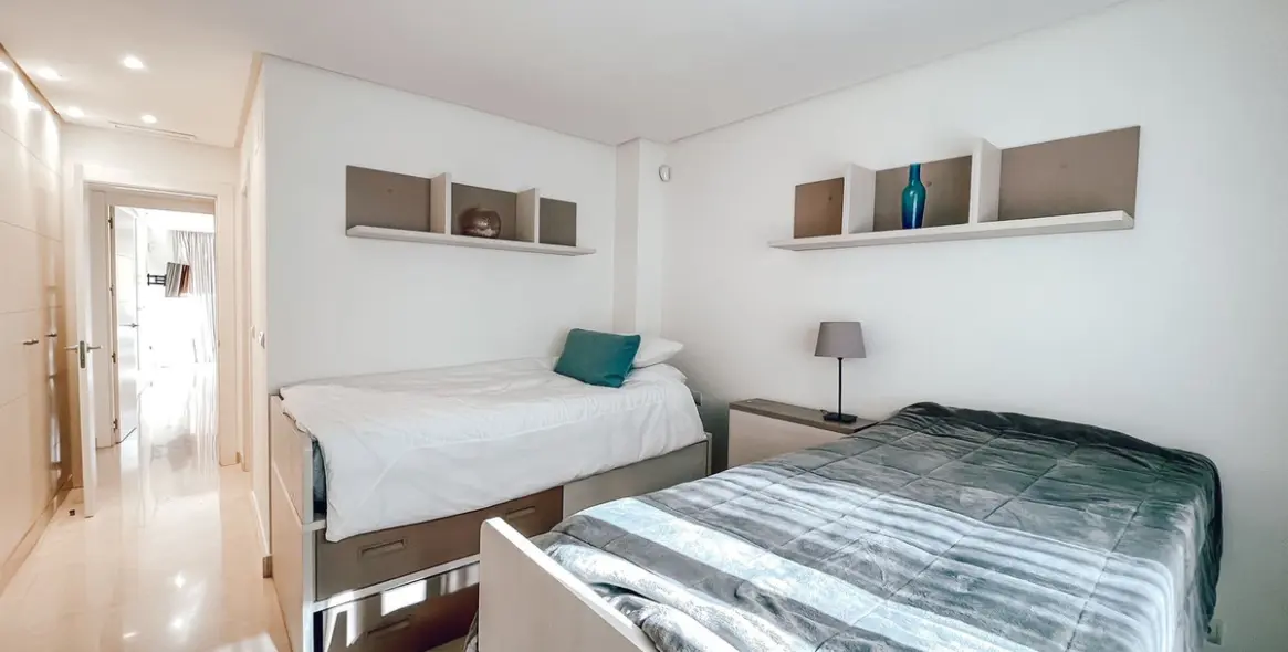 Sale of middle floor apartment in Marbella 17