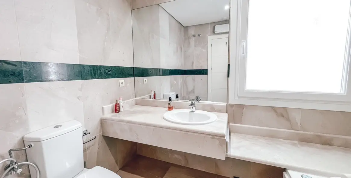 Sale of middle floor apartment in Marbella 18