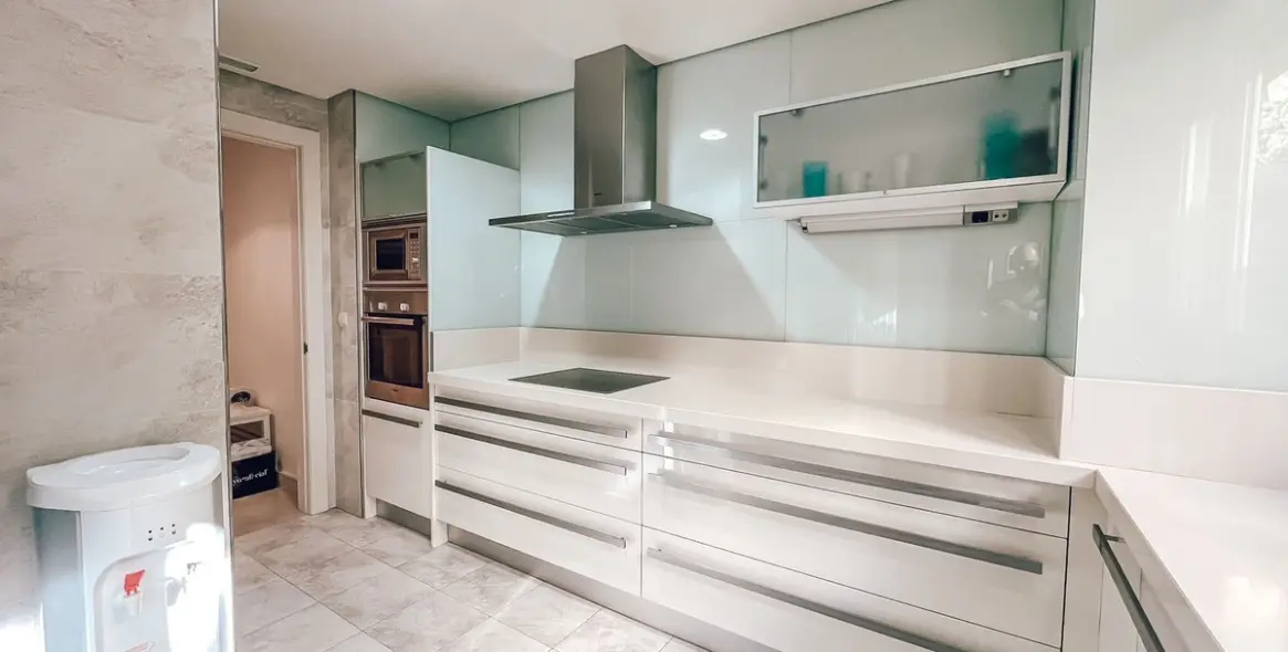 Sale of middle floor apartment in Marbella 21