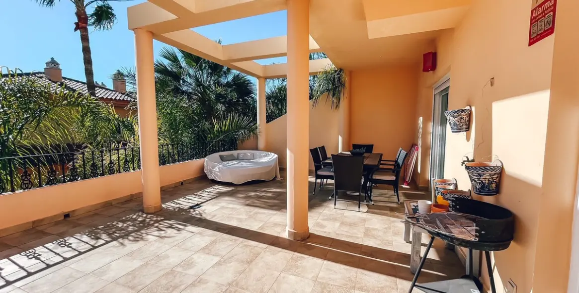 Sale of middle floor apartment in Marbella 23